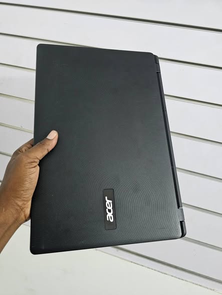 A picture of Acer Aspire V5 0785206616 Intel pentium processor Ram 4gb hdd
