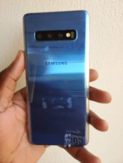 A picture of Samsung s10