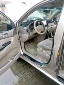 A picture of 2005 Toyota Sienna Carrier