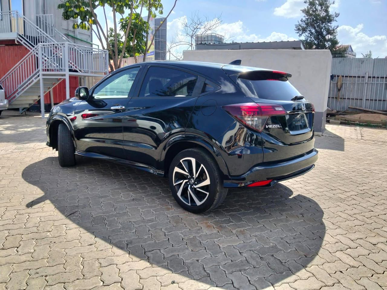 A picture of 2018 Honda vezel rs