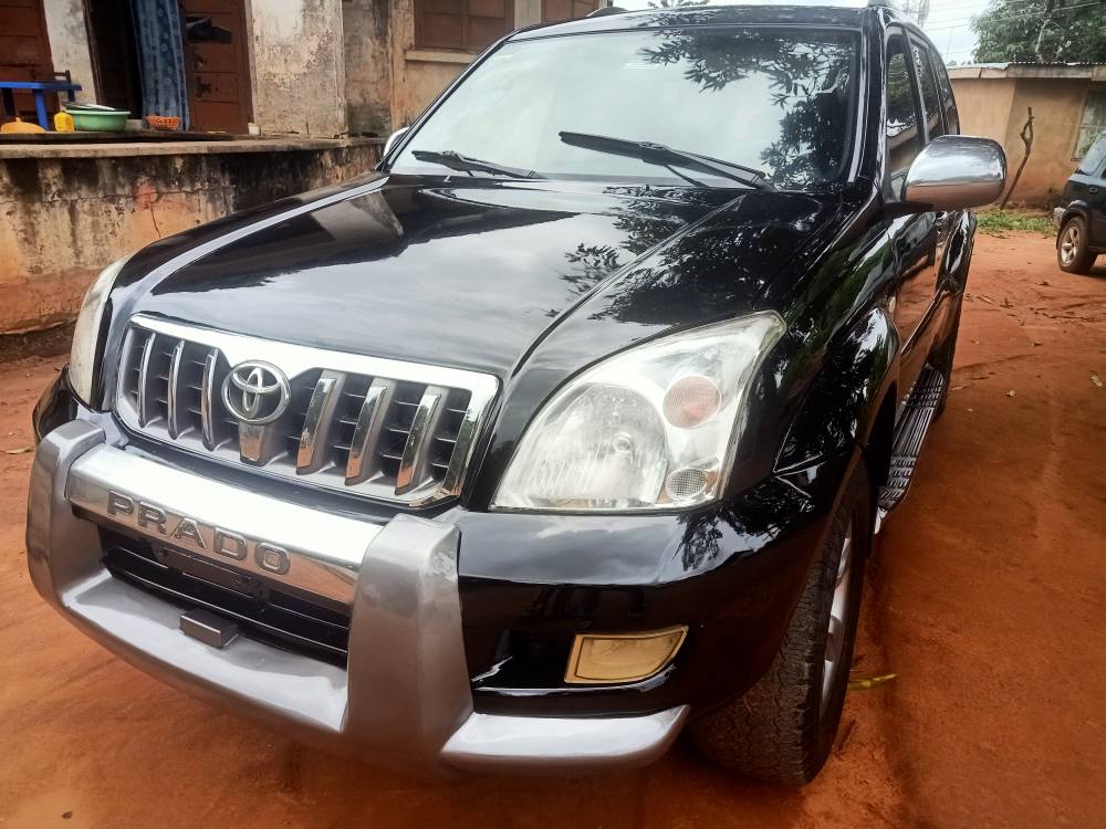 A picture of Land Cruiser Prado 2008 Model Engine is good Gear is
