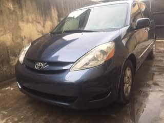 A picture of Toyota Sienna 2007