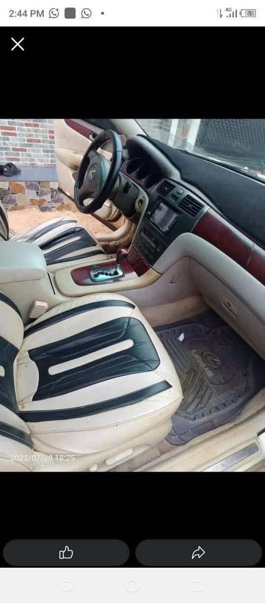 A picture of Lexus ES 300