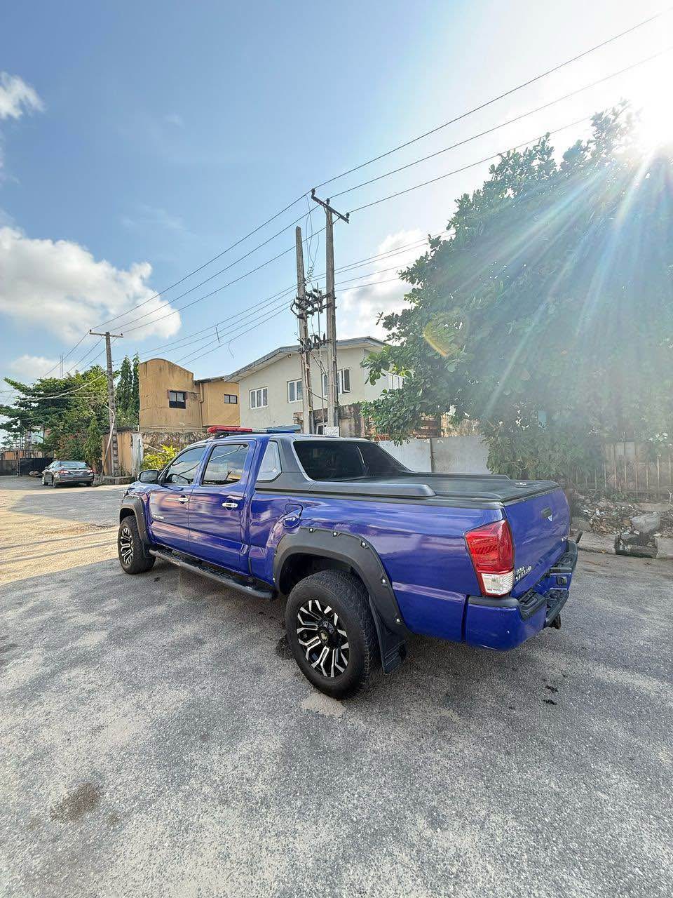 A picture of 2007 2022 Toyota Tacoma V6 SRS