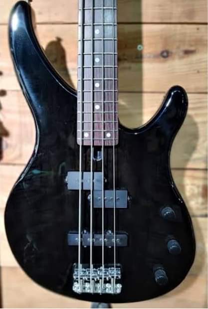 A picture of JIPATIE RYDER GUITAR NA STAGG BASS GUITAR USED NZURI
