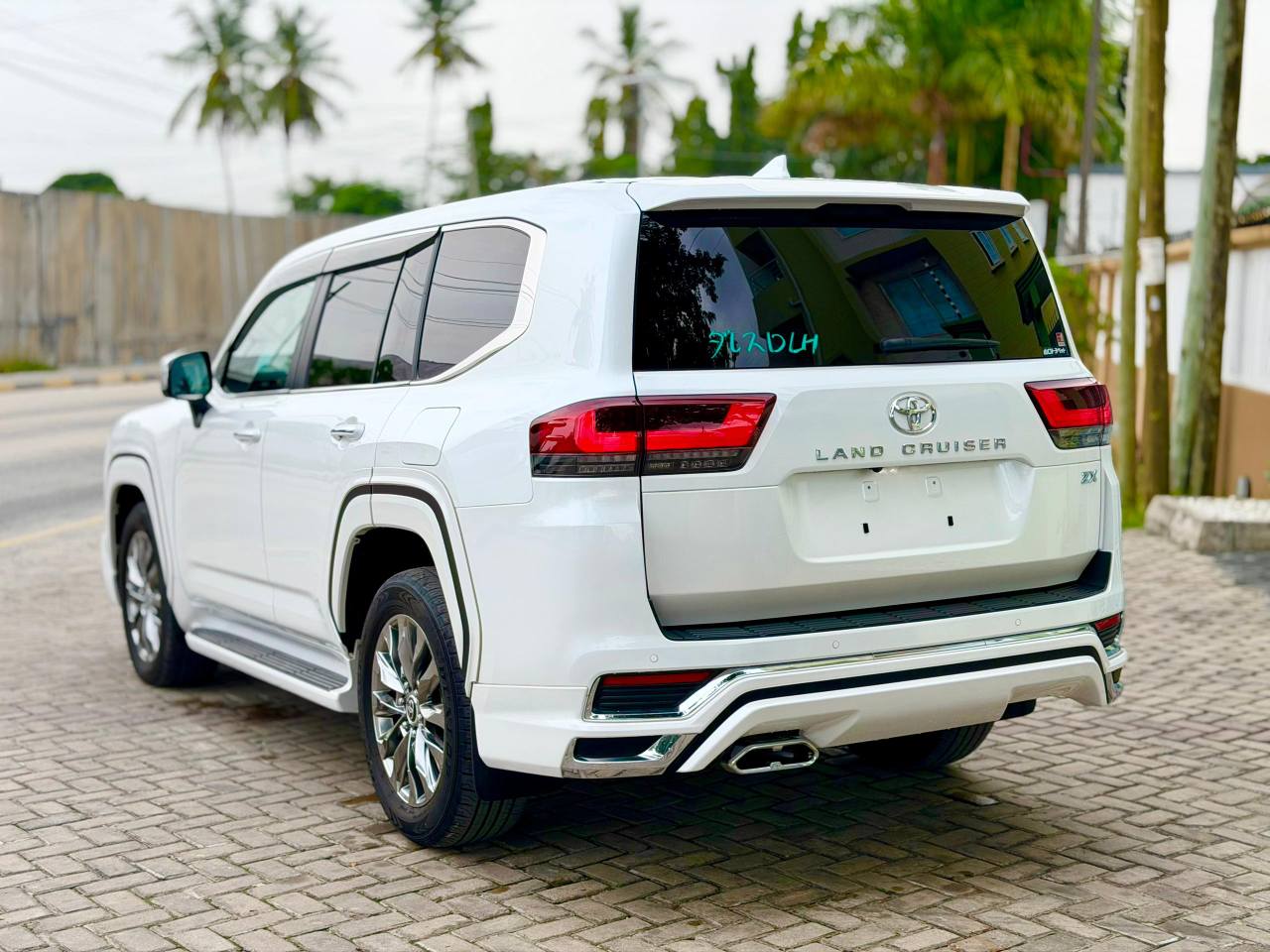A picture of Toyota Land Cruiser LC300 ZX Cheses