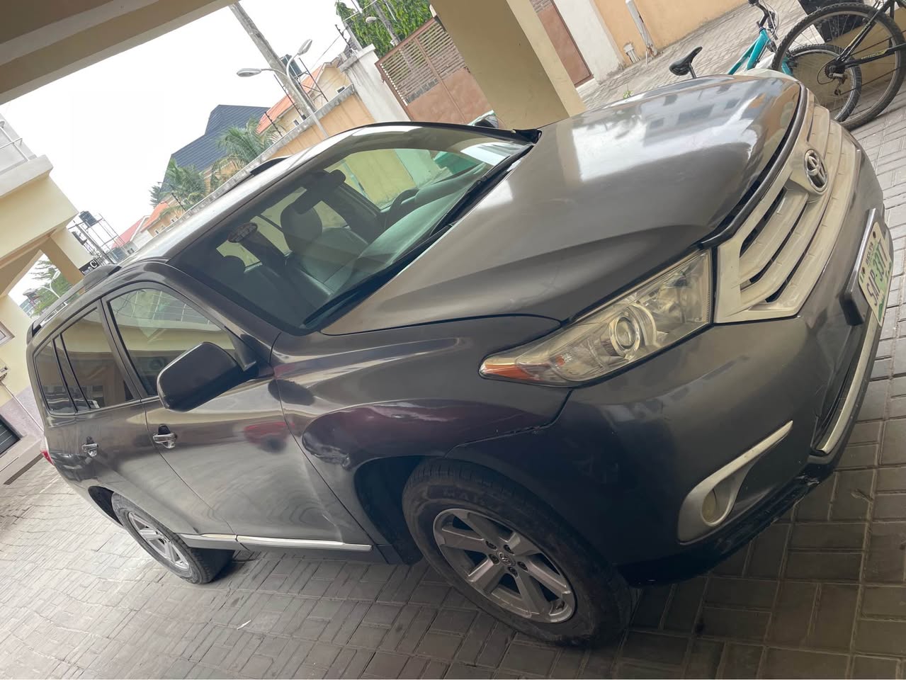 A picture of Toyota Highlander 2010