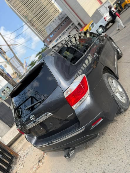 A picture of 2013 Toyota Highlander 13 5M