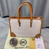 A picture of Handbags