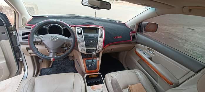A picture of DEALER MARKET Lexus RX 330 05 2005 Registered First User