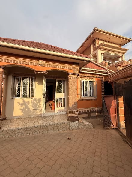 A picture of Family house for sale at Ssonde Kiwango 80millions 3bedrooms sitting