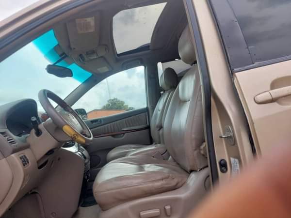 A picture of 2005 Toyota Sienna XLE LIMITED Best price 5 3M THIS