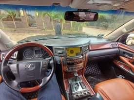 A picture of 2012 Lexus 570 4