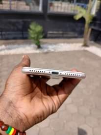 A picture of Iphone 7plus storage 128