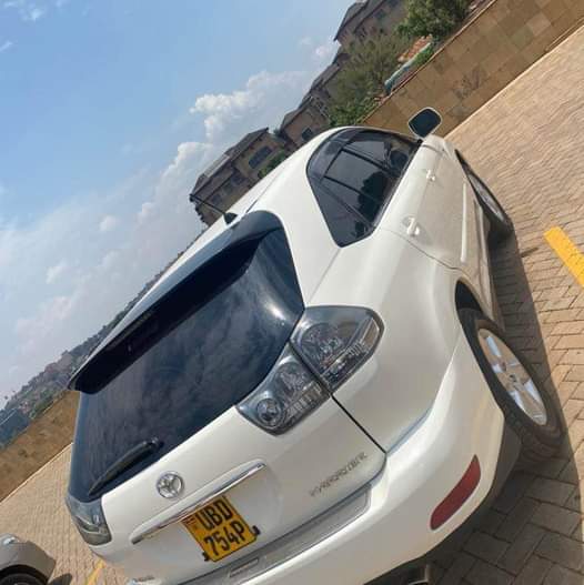 A picture of TOYOTA HARRIER