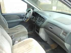 A picture of Toyota sienna 2000 model First body 80 Clean interior 100