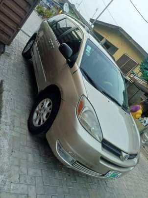 A picture of 2005 Toyota Sienna Carrier