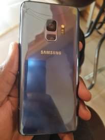 A picture of SAMSUNG S9. AT 180000