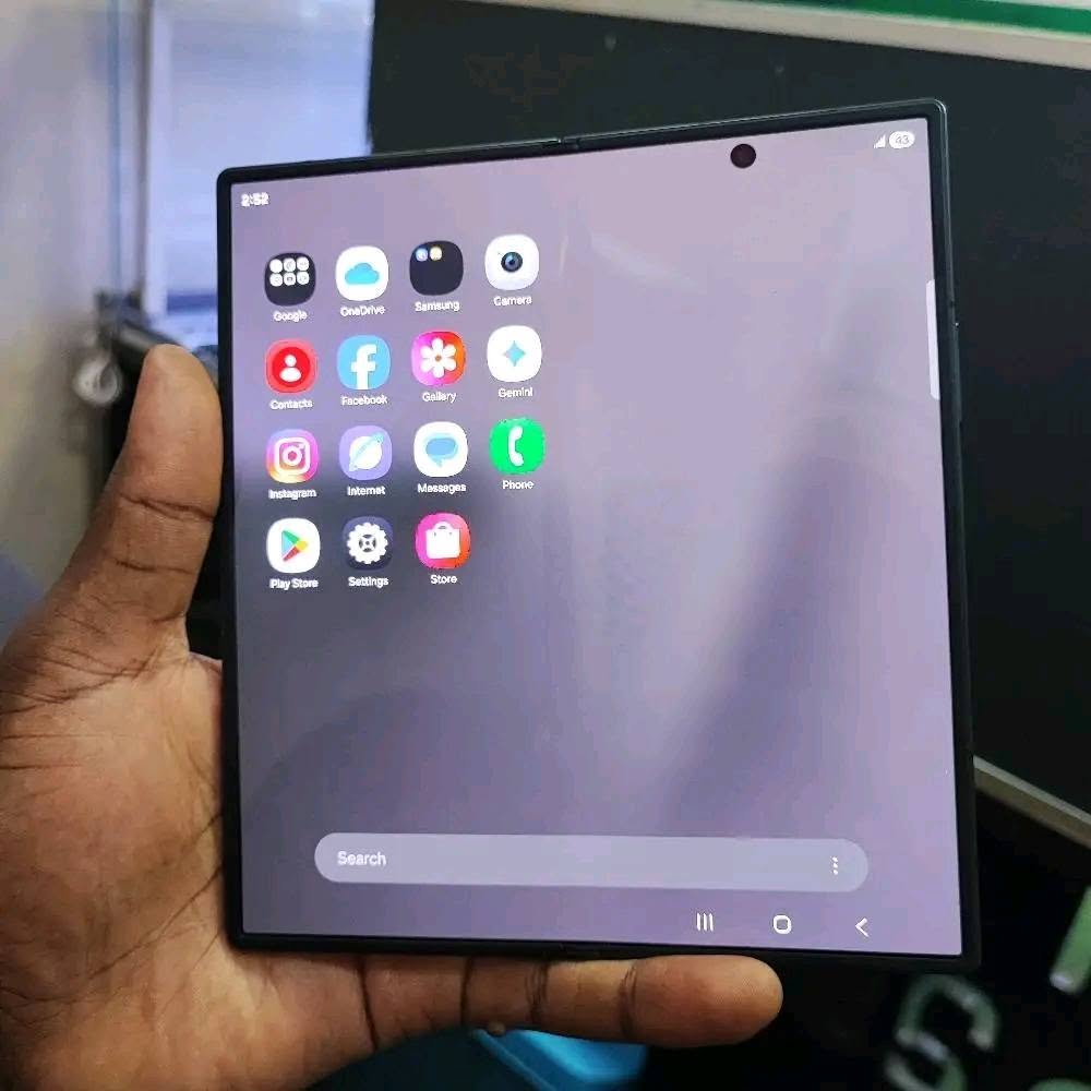 A picture of Samsung fold 6 deposit 200k we deliver to you now