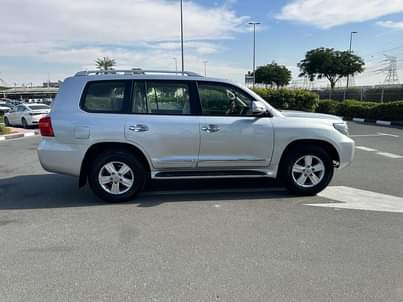 A picture of Toyota Land cruiser 2015 watsapp 0551513562