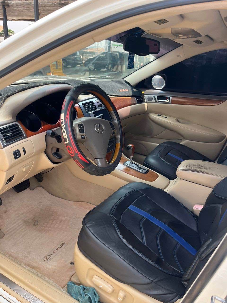 A picture of Registered Lexus Es330. Year 2006.