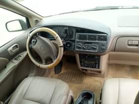 A picture of SHARP 2002 MODEL TOYOTA SIENNA Sound engine Smooth gear AC