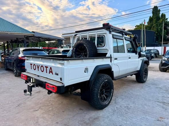 A picture of LANDCRUISER PICKUP BEI MILLION 350 0747111332