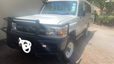 A picture of Land cruiser with 1hz engine 320 000 hurry hurry call