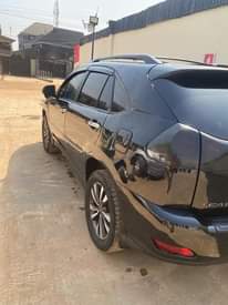 A picture of Clean sharp Lexus rx 330 04 05 model buy and