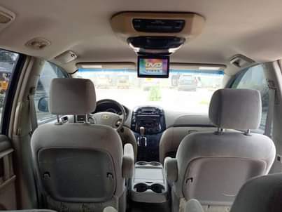 A picture of NEATLY USED XLE TOYOTA SIENNA 2004 MODEL PURE FIRST BODY