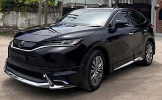 A picture of Toyota Harrier Modellista grade Auction grade 4.5 Z Package Year