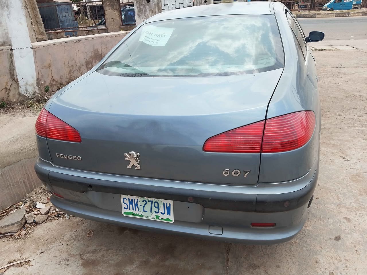 A picture of Peugeot 607