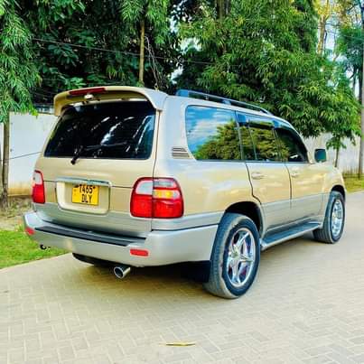 A picture of Naitupa 30m No kipengele Engine code 2uz Petrol v8 Location