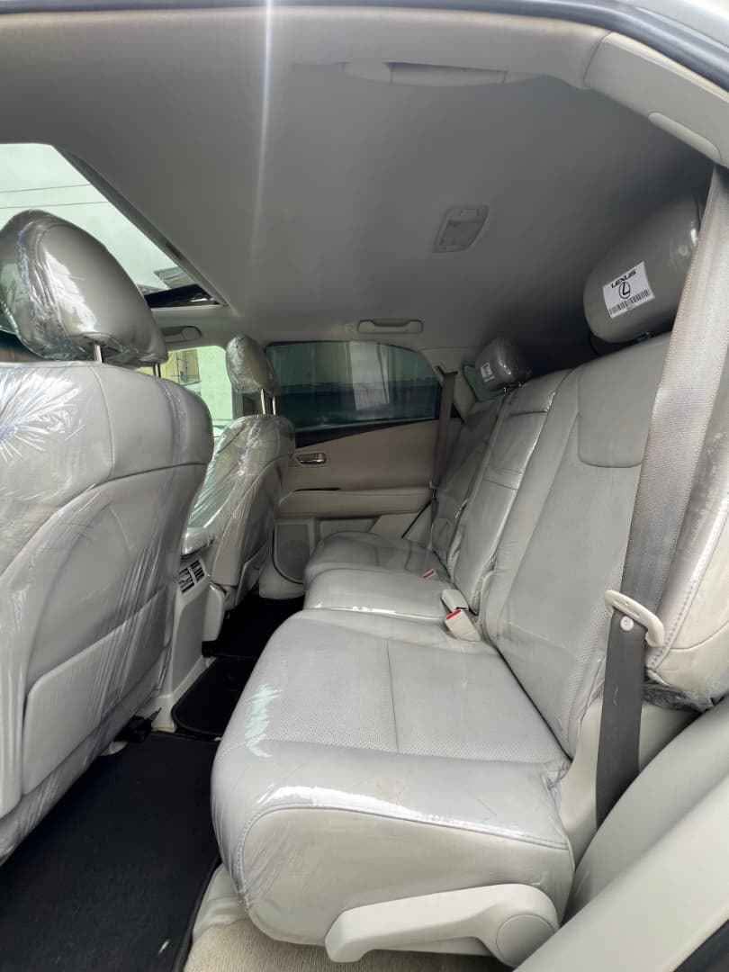 A picture of LEXUS RX350