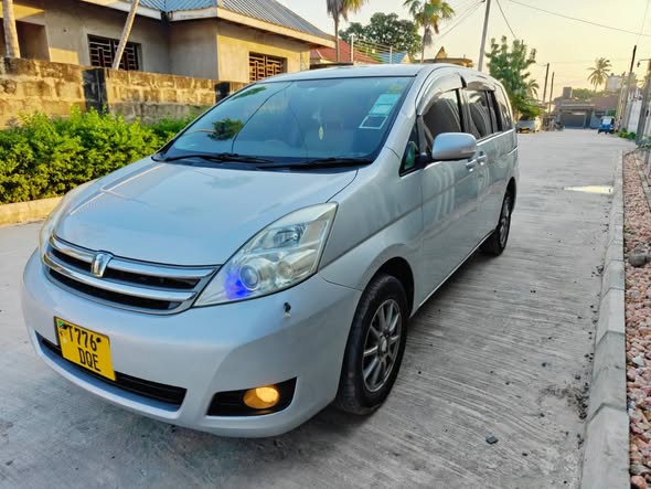 A picture of Toyota isis
