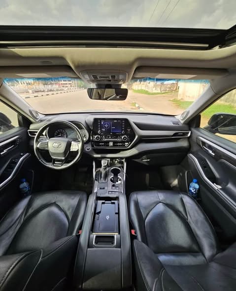 A picture of TOYOTA HIGHLANDER LIMITED EDITION 2020