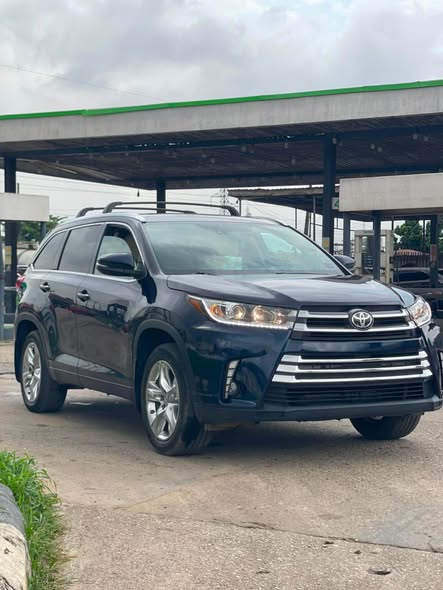 A picture of Toks Toyota highlander 2015
