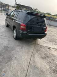 A picture of Clean 2004 highlander first body buy and traveling clean in