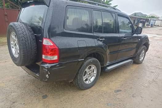 A picture of Clean Pajero Jeep Manual Gear