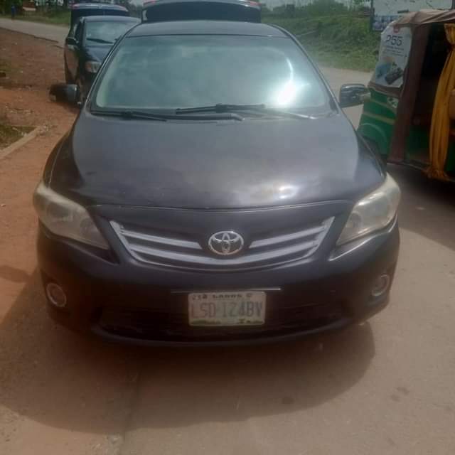 A picture of Toyota Corolla 2012 manual gear