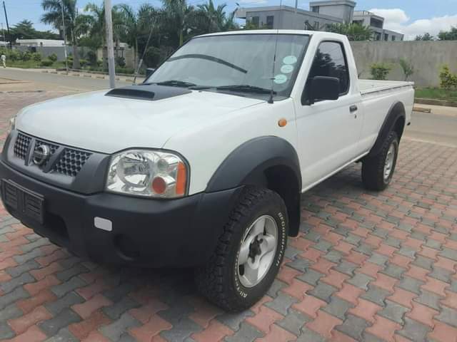 used nissan hardbody