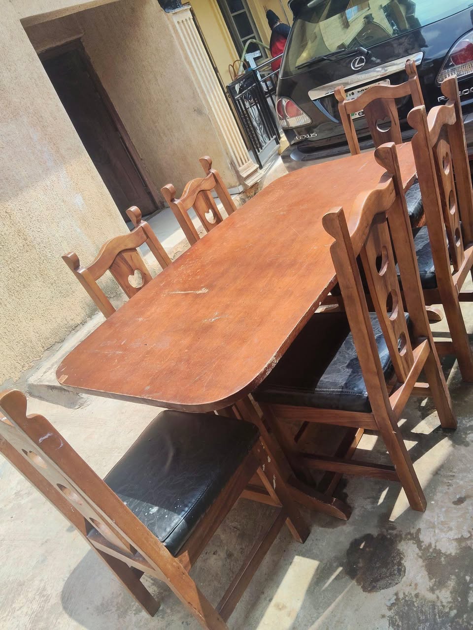 A picture of Dinning with 6 set of chairs very clean