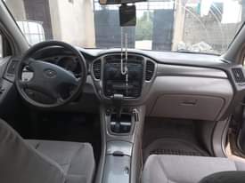 A picture of 2003 highlander 3 2