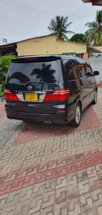 A picture of TOYOTA ALPHARD G 2004