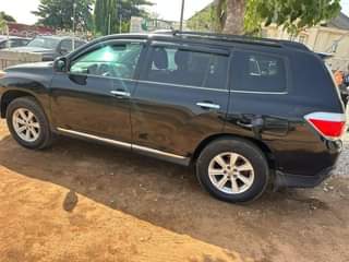 A picture of Toyota Highlander 2012
