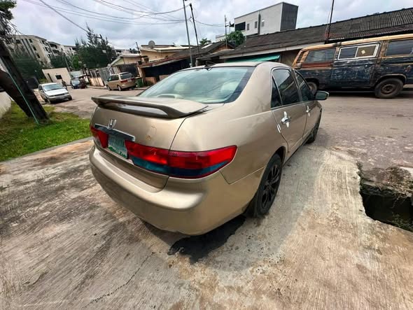 A picture of 2004 Honda Accord EOD 4plugs engine 2004 honda accord very