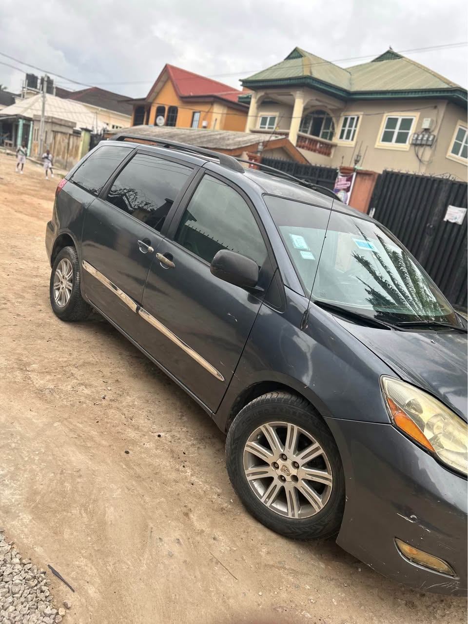 A picture of Toyota Sienna 2006