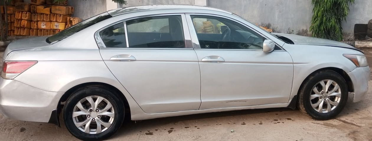 A picture of Distress Honda Accord 08