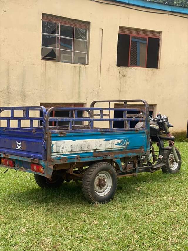 A picture of Selling my tuktuk