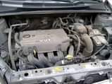 A picture of Toyota yaris year 2000 model for sale Price 350 000